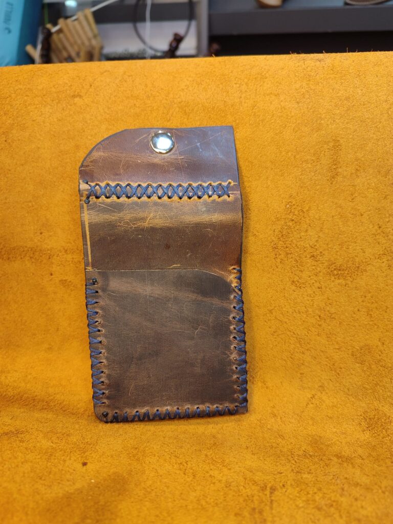 Premium Hakiki Deri Kartlık | Minimalist Tasarım, Maksimum Konfor